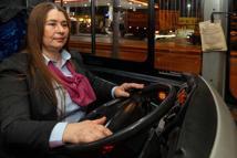 İzmir'de dördüz annesi ile vinç operatörü ESHOT'ta direksiyon başında