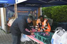 Kuşadası Belediyesi 'Beslenme Çantası Desteği' ile ihtiyaç sahibi ailelerin yanında oluyor