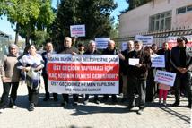 TIR dorsesinin çarparak parçaladığı yaya üst geçidinin yerine, yenisinin yapılmasını istiyorlar