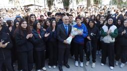 40 yıllık öğretmen törenle uğurlandı