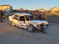 Ankara'da otomobil ile minibüs çarpıştı: 3 yaralı