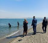 İzmir'de kaçak olarak midye toplayan 3 şüpheliye gözaltı