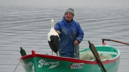 Adem Amca, 15 yıllık dostu Yaren leylekle özlem gideriyor