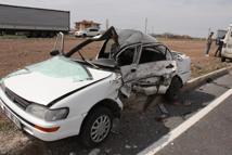 Otomobil ile kamyonet kavşakta çarpıştı: 1 ölü, 1 yaralı