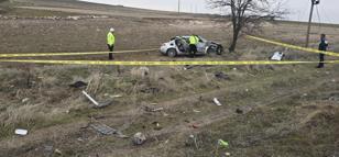 Bayram tatili yolunda kaza: Baba öldü, eşi ile 4 oğlu yaralandı