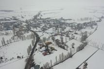 Kars’ta kar kalınlığı yarım metreyi geçti, köyler havadan görüntülendi