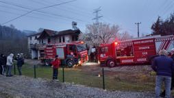 Evinde çıkan yangında dumandan zehirlenen kadın öldü