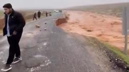 Şanlıurfa’da sağanak nedeniyle dereler taştı, yollar çöktü