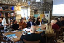 Çeşme'de 'Hanem Çeşme' kiralık sosyal konut modeli milletvekillerine anlatıldı