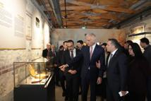 İstanbul -  Çalınan iki iznik çinisi yıllar sonra yeniden Türkiye'de