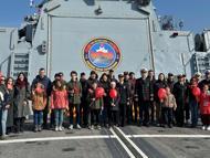 Çanakkale'de ziyarete açılan Deniz Kuvvetleri Komutanlığı'na bağlı gemilere yoğun ilgi