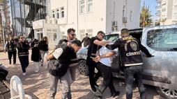 Antalya'daki silahlı saldırının şüphelileri, Mersin'de yakalandı