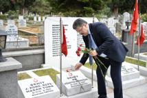 Mezarlıklarda bayram hazırlığı