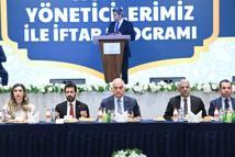 Bakan Ersoy, bakanlığa bağlı kurum yöneticileriyle iftarda bir araya geldi
