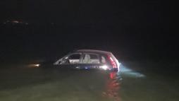 Bursa’da otomobil göle düştü: 1 yaralı