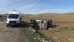 Gercüş’te otomobil direğe çarptı: 5 yaralı