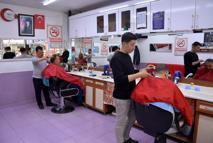 Korkuteli'de 'bayram tıraşı' yoğunluğu