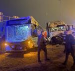 TIR, kavşakta otobüsüne çarptı: 1 yaralı