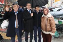 Vali Aktaş, esnafla bayramlaştı