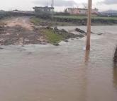 Diyarbakır’da sağanak sonrası dere taştı, yol su altında kaldı