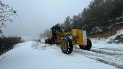 Manisa Büyükşehir Belediyesi'nden Spil Dağı'nda Kar Mesaisi