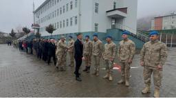 Bingöl'de 45 yıllık gelenek; önce Mehmetçik ile bayramlaştılar