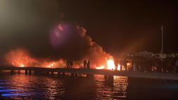 Bodrum’da marinada çıkan yangında 8 motoryat alev alev yandı