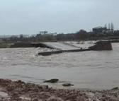 Diyarbakır’da sağanak sele neden oldu, köprü su altında kaldı