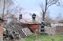 Bedensel engelli, evinde çıkan yangında yaralandı