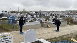 Mezarlıkta defin sırasında husumetlisini tabancayla yaraladı