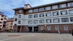 Sınıfta sıkılan spreyden etkilenen 6 öğrenci hastaneye kaldırıldı