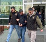 Eşini 5 bıçak darbesiyle ağır yaralayıp, yanındaki erkeği öldüren sanığa 'tahrik' indirimiyle 16 yıl hapis