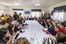 Başkan Tuncer, kursiyer kadınlarla bir araya geldi