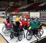 6 Şubat'ta uzuvlarını kaybedenler tenis kortunda