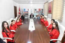 Şampiyonlardan kaymakama ziyaret