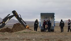 Sivas'ta 400 kilogram kaçak tütün, toprağa gömülerek imha edildi