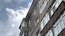 Apartman dairesindeki yangın büyümeden söndürüldü