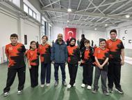 Ankara'da spora erişim zorluğu yaşayan ortaokul öğrencilerinin, floor curling başarısı
