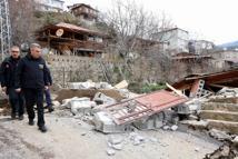 Vali Toros, heyelan bölgesinde incelemelerde bulundu