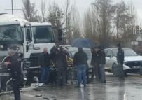 Beton mikserleri kırmızı ışıkta çarpıştı: 1 yaralı