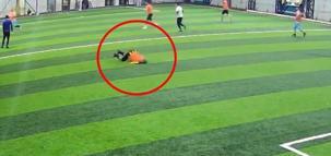 Halı sahada fenalaşan kişinin yaşamını yitirdiği olayın görüntüleri ortaya çıktı