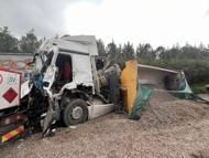 TEM’de 2 TIR, tanker ve otomobil çarpıştı: 2 ölü (2)