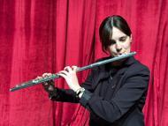 Eğitimi için günde 160 kilometre yol giden Zeynep Ece, Fransa'daki flüt yarışmasında birinci oldu