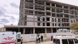 Çalıştığı inşaatın 2'nci katından düşen işçi yaralandı