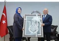 AK Parti Genel Merkez Kadın Kolları Başkanı Ercan'dan Büyükkılıç'a ziyaret