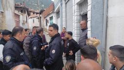 Eski eşinin birlikte yaşadığı ileri sürülen kişi tarafından bıçaklandı