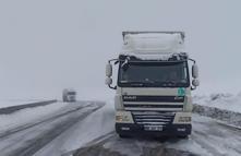 Kar yağışı ve buzlanma nedeniyle 2 bin 550 rakımlı Ilgar Dağı Geçidi’nde ulaşım aksadı