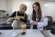 Mersin’de kahve tutkunları ‘kahve yapımı ve sunumu’ öğreniyor