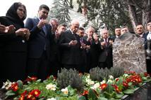 Bahçeli, Türkeş'in kabrini ziyaret etti/ Ek fotoğraflar