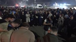 Trabzonsporlu taraftarlar Galatasaray galibiyetini kutladı